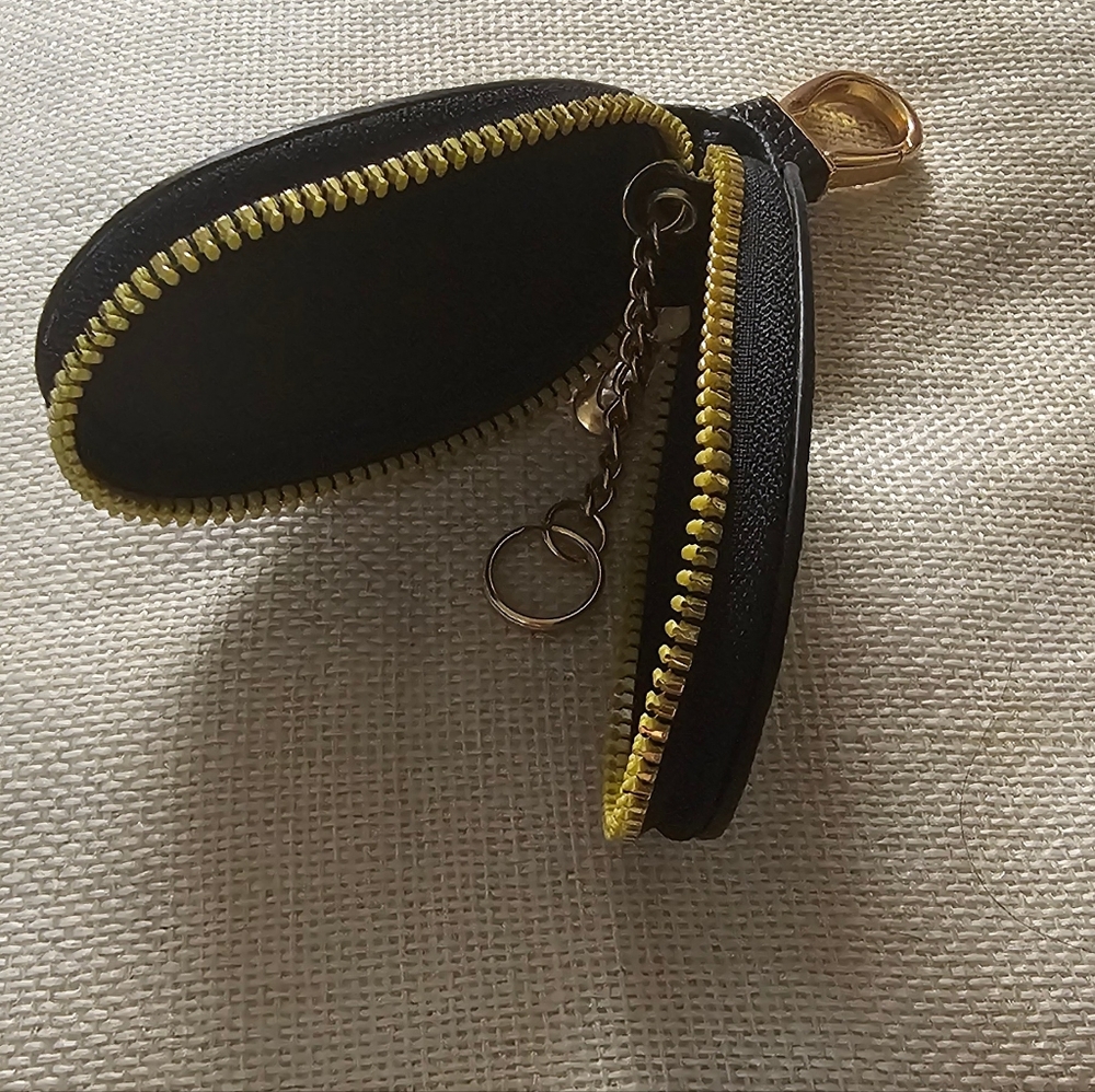 Hello Kitty Black Vegan Leather Coin Pouch NWOT - Picture 4 of 6